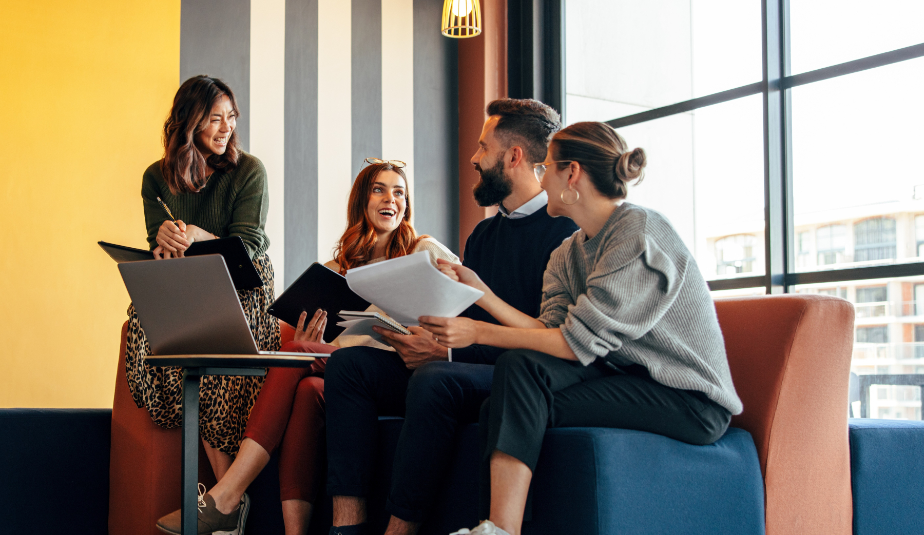 Arbetsgrupp på kontor